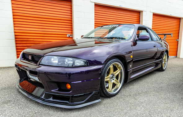 Purple Nissan Skyline GT-R with gold wheels