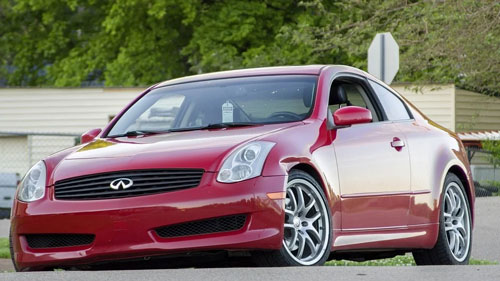 red Infiniti G35 parked